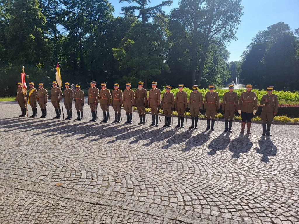 Koszęcin. Święto pułkowe i polonez