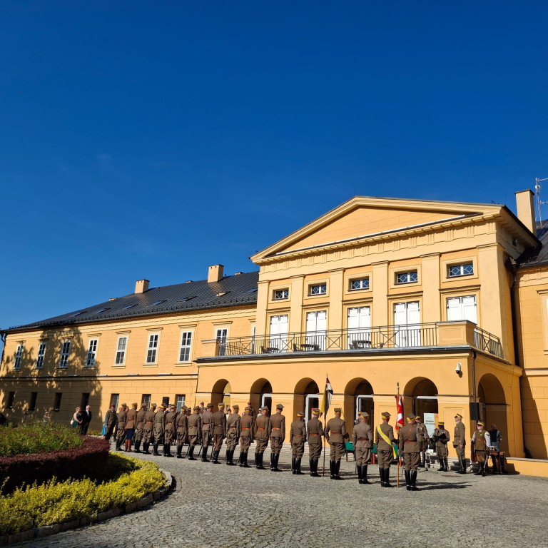 Koszęcin. Święto pułkowe i polonez