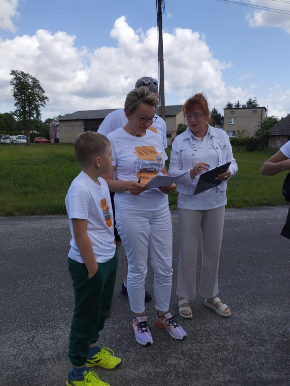 Zlot zabytkowych mercedesów. Baza w Zamku Lubliniec