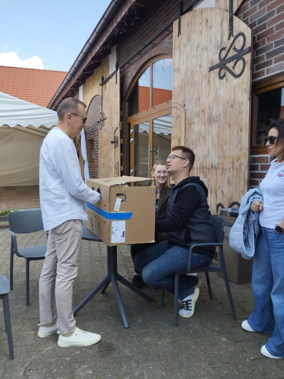 Zlot zabytkowych mercedesów. Baza w Zamku Lubliniec