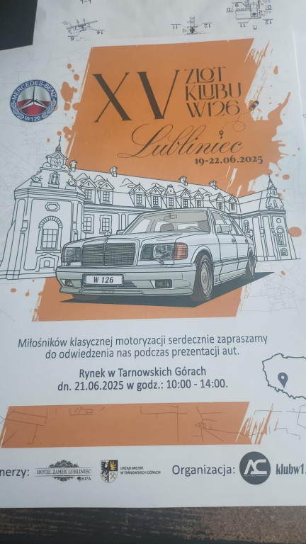 Zlot zabytkowych mercedesów. Baza w Zamku Lubliniec