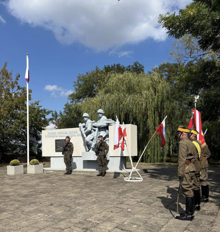 Woźniki. Ułani i wojenna rocznica