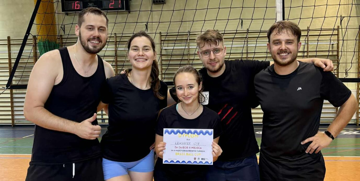 Orkiestry rywalizowały w… siatkówce