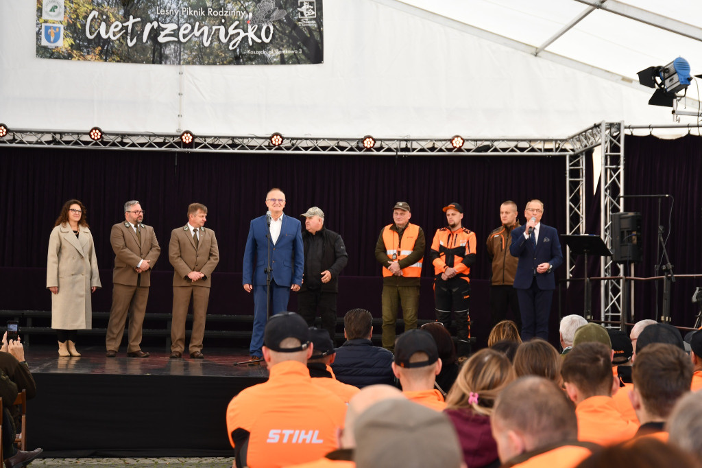 Cietrzewisko i zawody drwali