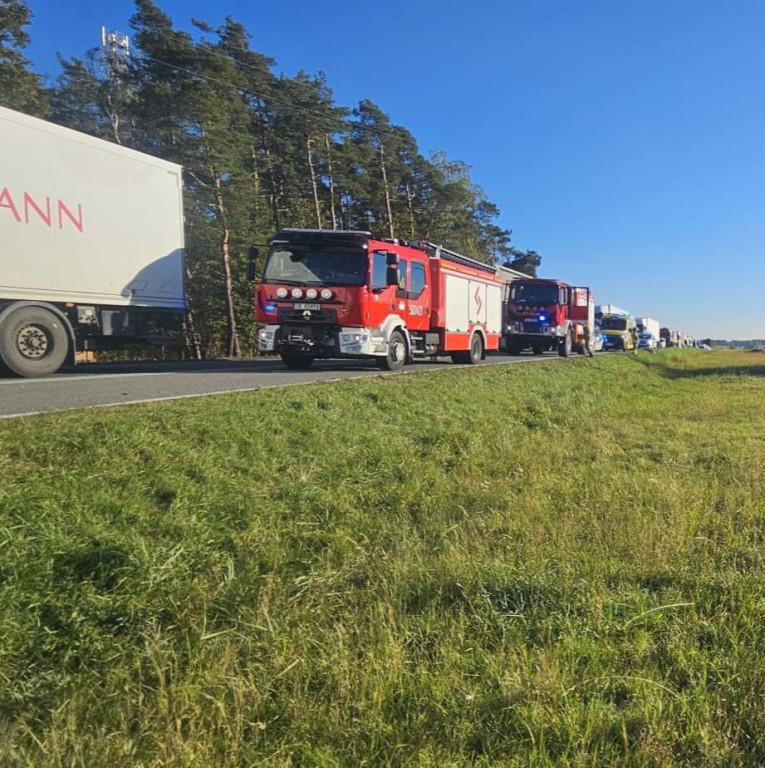 Powiat lubliniecki. Zderzenie osobówek i ciężarówki
