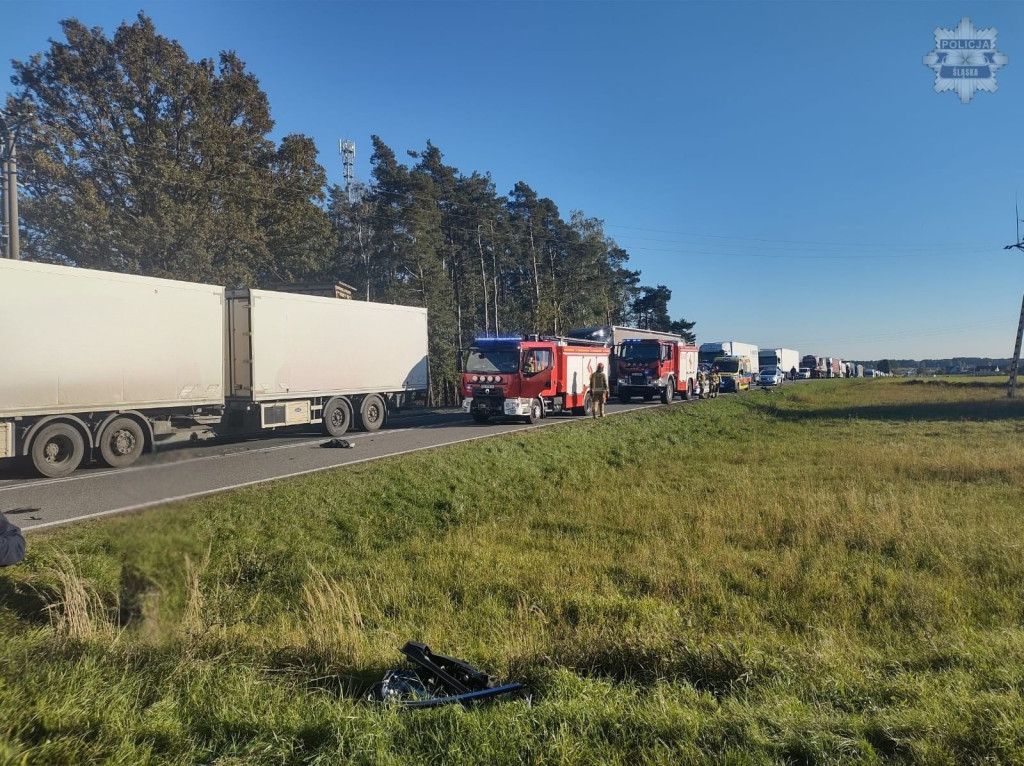 Powiat lubliniecki. Zderzenie osobówek i ciężarówki