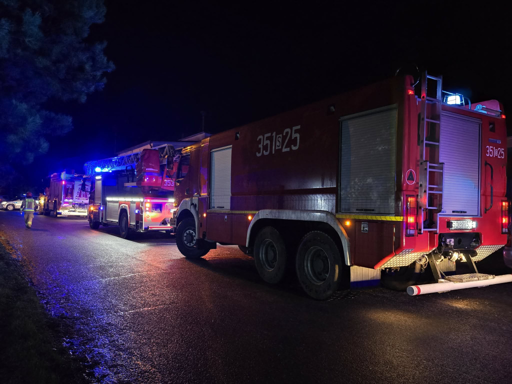 Pożar w Sadowie. Kilkadziesiąt zastępów strażackich