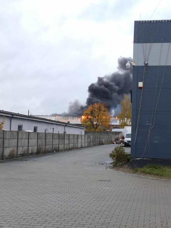 Pożar w Sadowie. Kilkadziesiąt zastępów strażackich