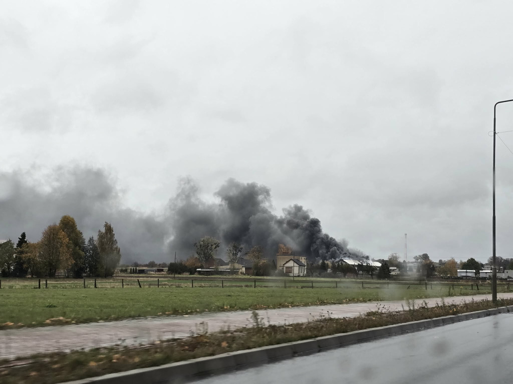 Pożar w Sadowie. Kilkadziesiąt zastępów strażackich