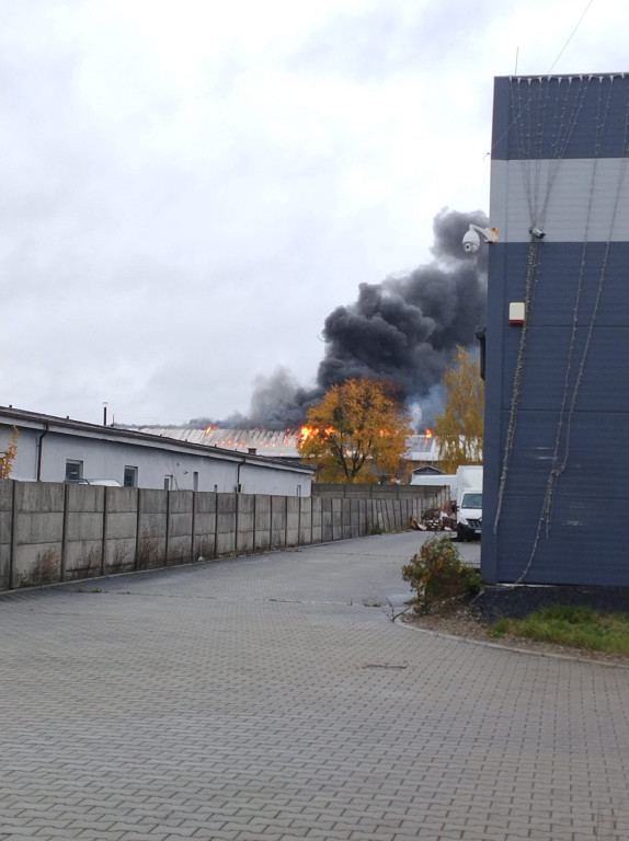 Pożar w Sadowie. Kilkadziesiąt zastępów strażackich