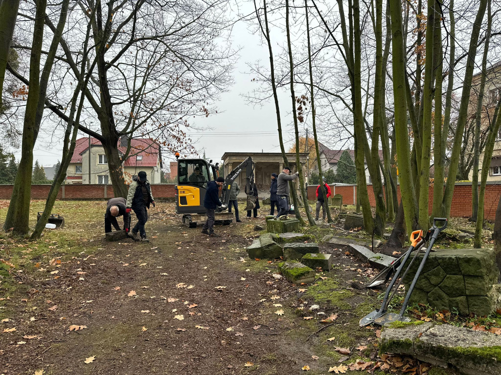 Lubliniec. Trwa rewitalizacja cmentarza żydowskiego