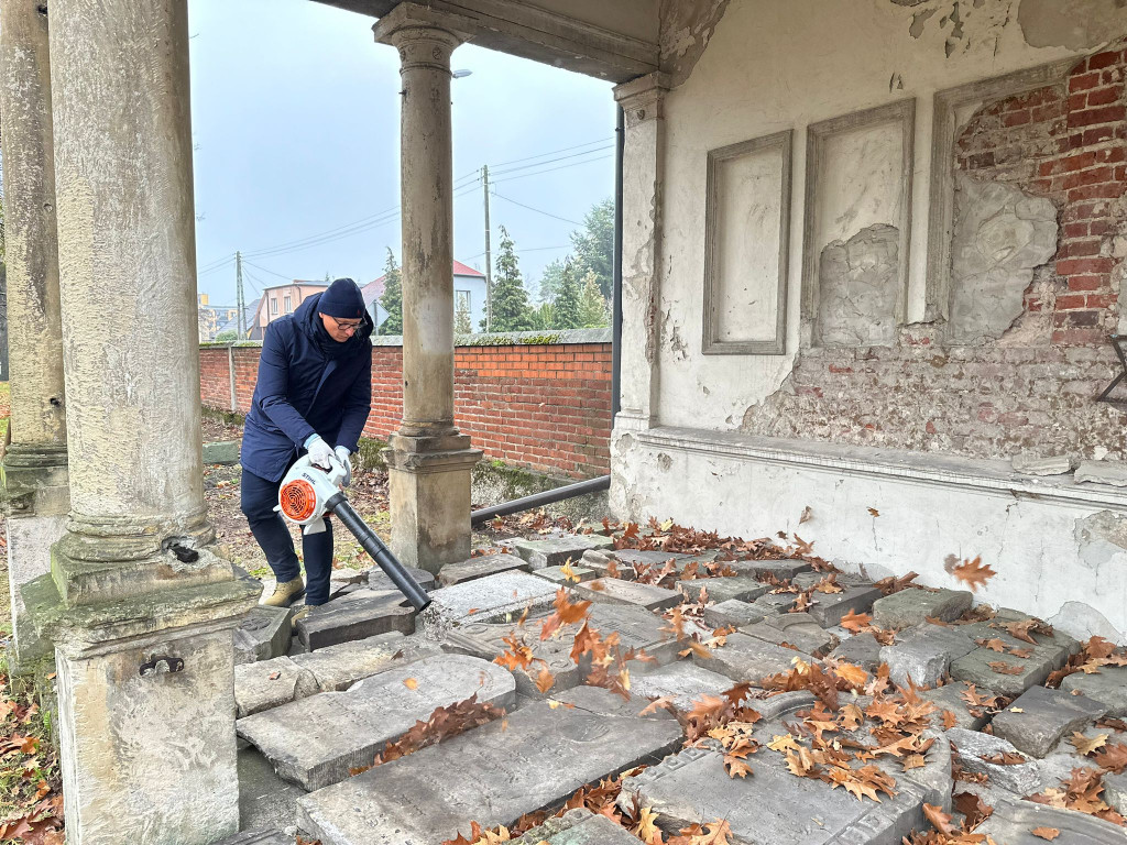 Lubliniec. Trwa rewitalizacja cmentarza żydowskiego