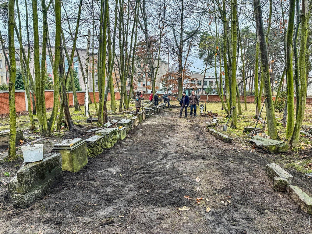 Lubliniec. Trwa rewitalizacja cmentarza żydowskiego