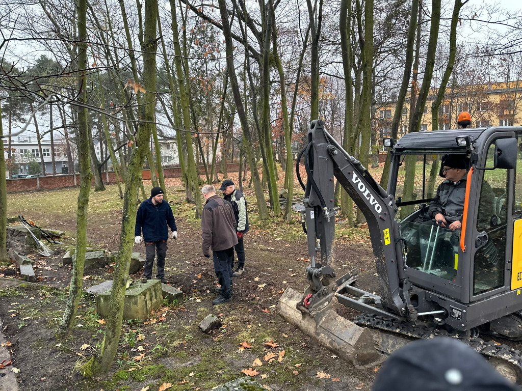 Lubliniec. Trwa rewitalizacja cmentarza żydowskiego