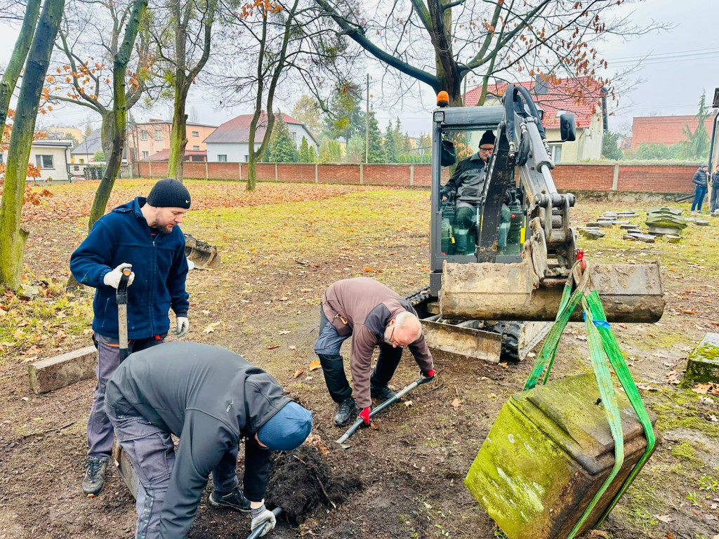 Lubliniec. Trwa rewitalizacja cmentarza żydowskiego