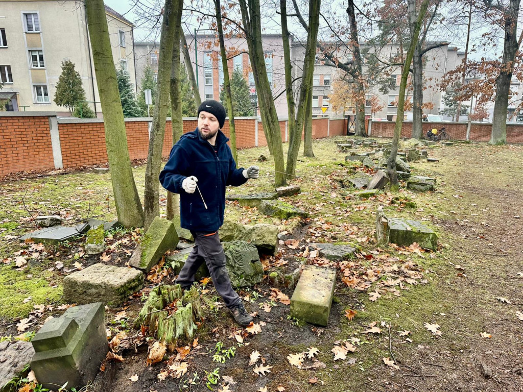 Lubliniec. Trwa rewitalizacja cmentarza żydowskiego