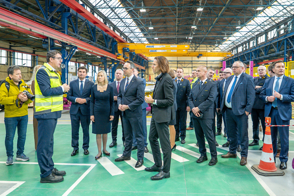 42 nowe dwupoziomowe pociągi. Umowa podpisana