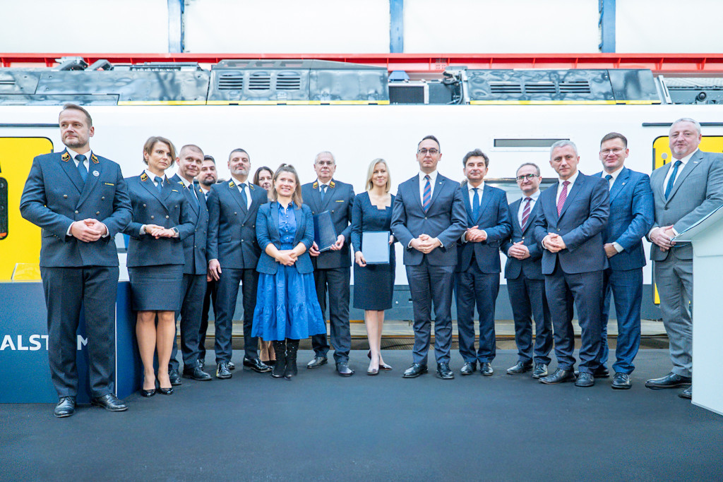 42 nowe dwupoziomowe pociągi. Umowa podpisana