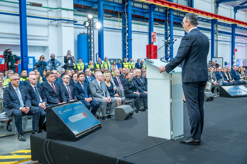 42 nowe dwupoziomowe pociągi. Umowa podpisana