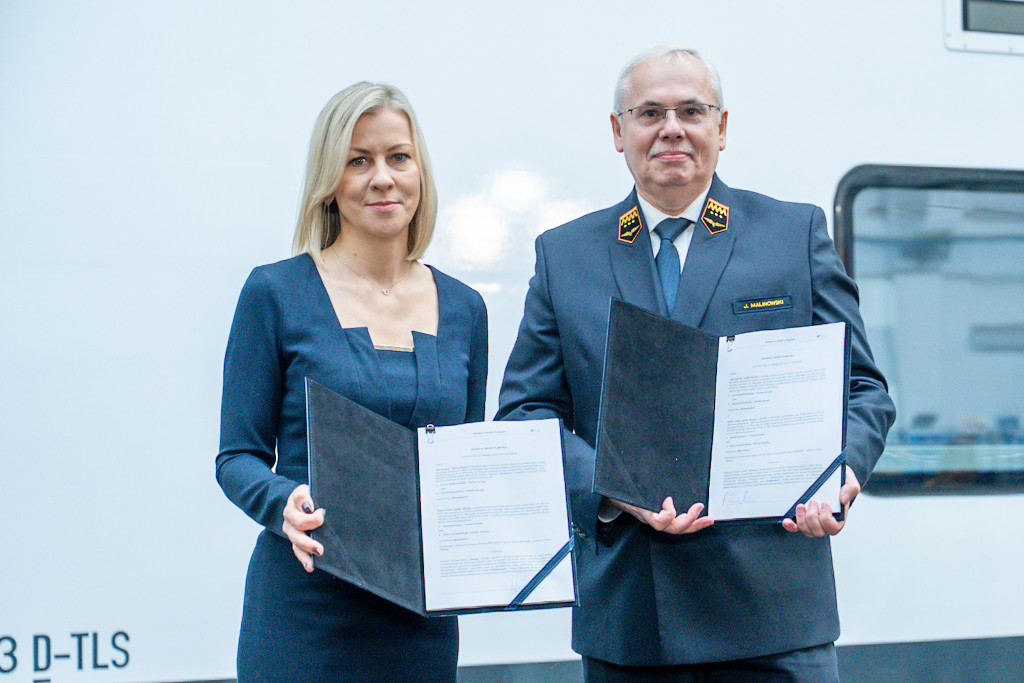 42 nowe dwupoziomowe pociągi. Umowa podpisana