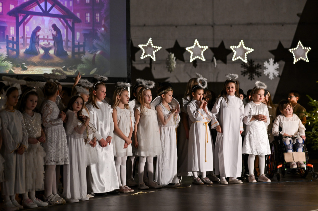 Kiermasz dla Lenki i jasełka w Czwórce