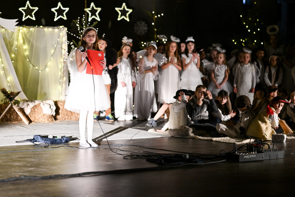 Kiermasz dla Lenki i jasełka w Czwórce