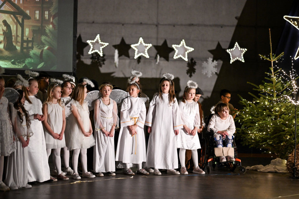 Kiermasz dla Lenki i jasełka w Czwórce