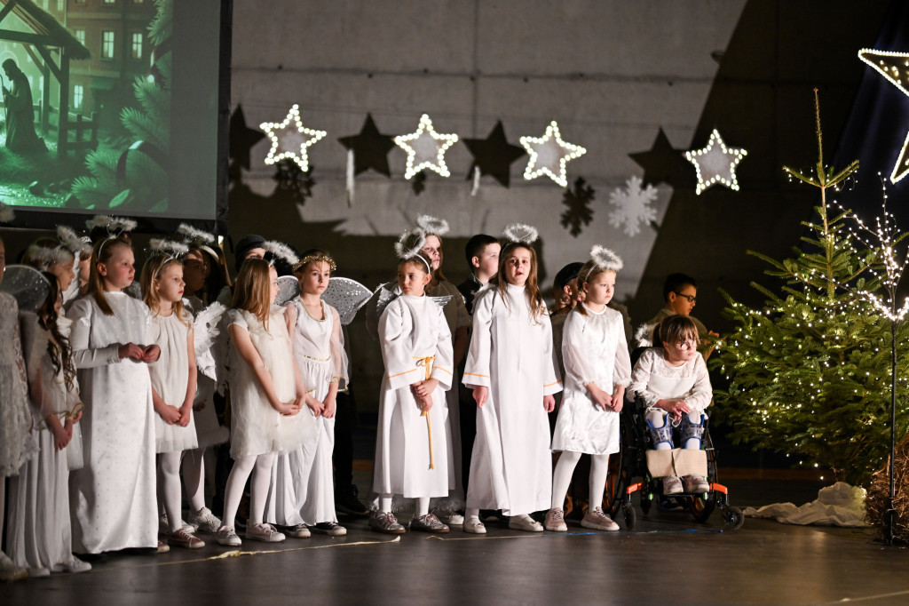 Kiermasz dla Lenki i jasełka w Czwórce