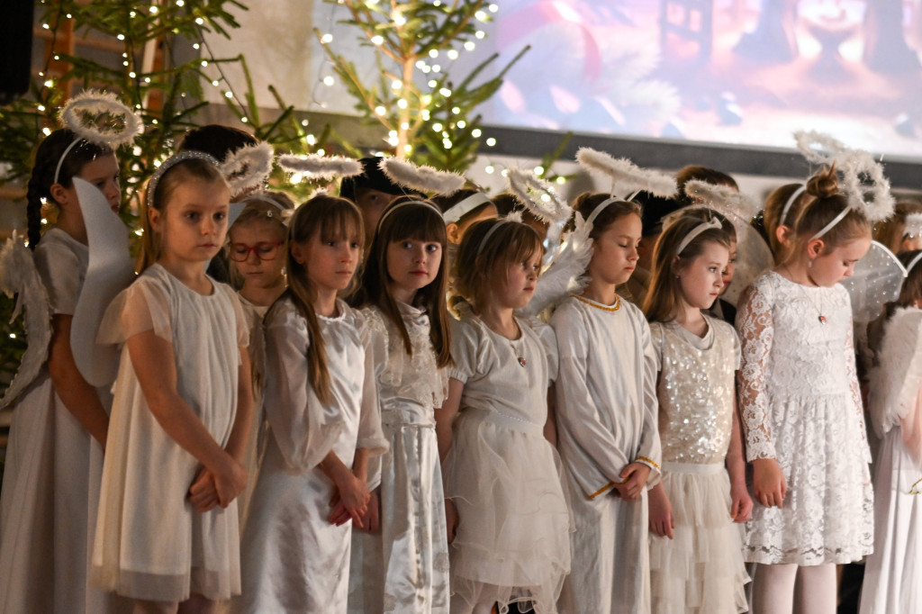 Kiermasz dla Lenki i jasełka w Czwórce