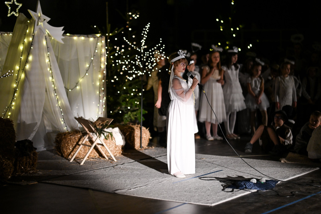 Kiermasz dla Lenki i jasełka w Czwórce