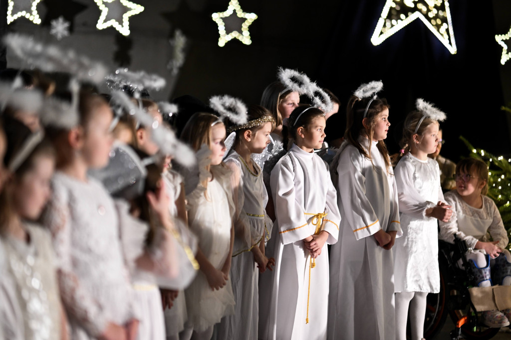 Kiermasz dla Lenki i jasełka w Czwórce