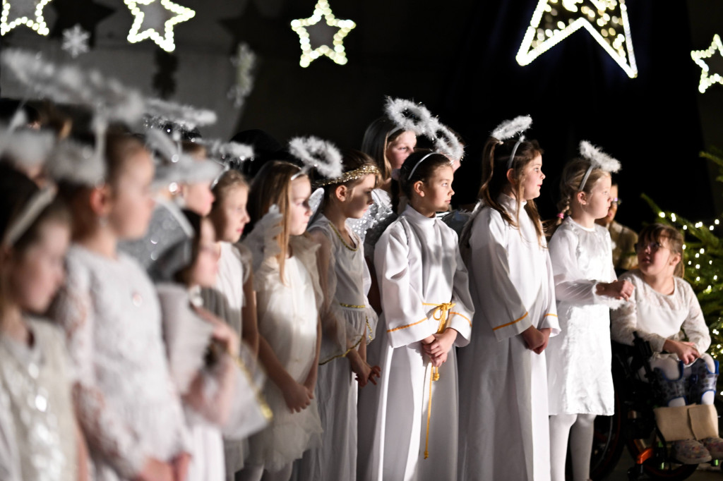 Kiermasz dla Lenki i jasełka w Czwórce