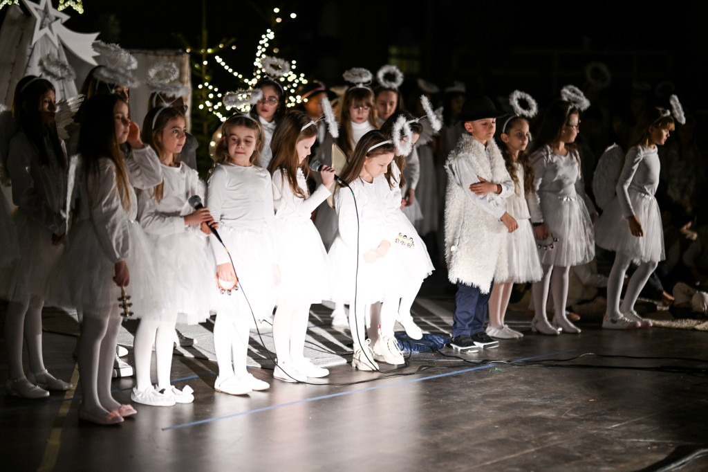 Kiermasz dla Lenki i jasełka w Czwórce