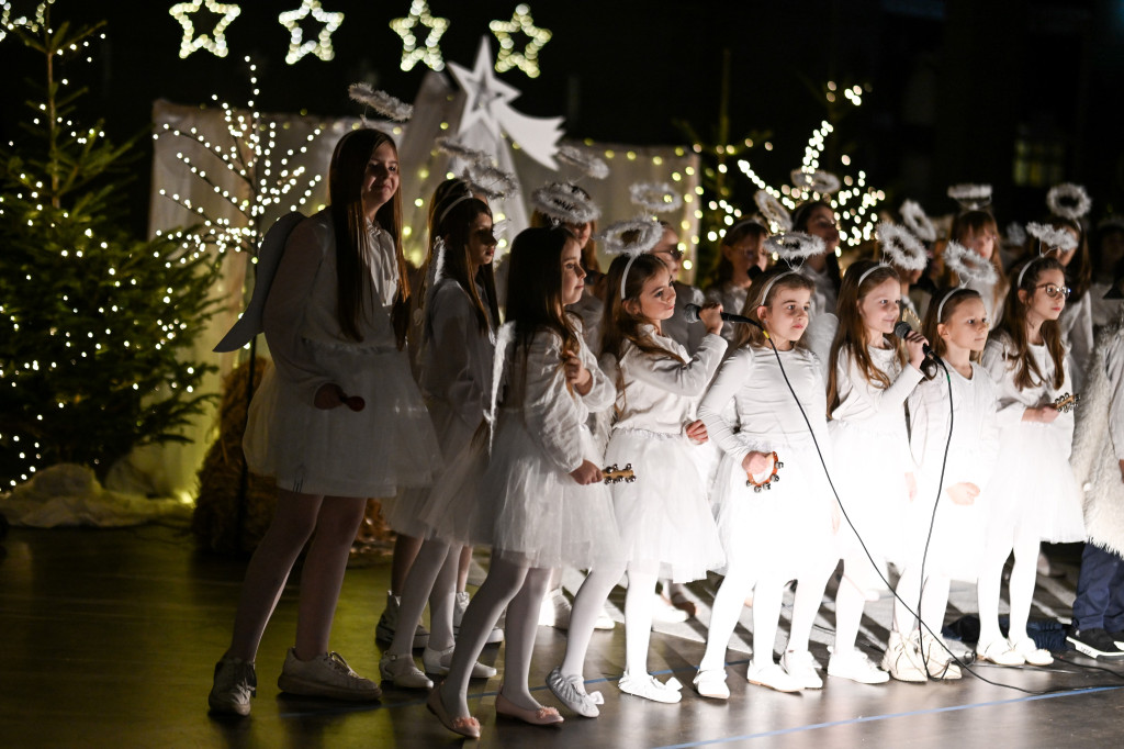 Kiermasz dla Lenki i jasełka w Czwórce