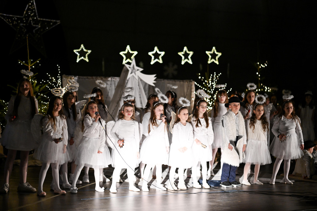 Kiermasz dla Lenki i jasełka w Czwórce