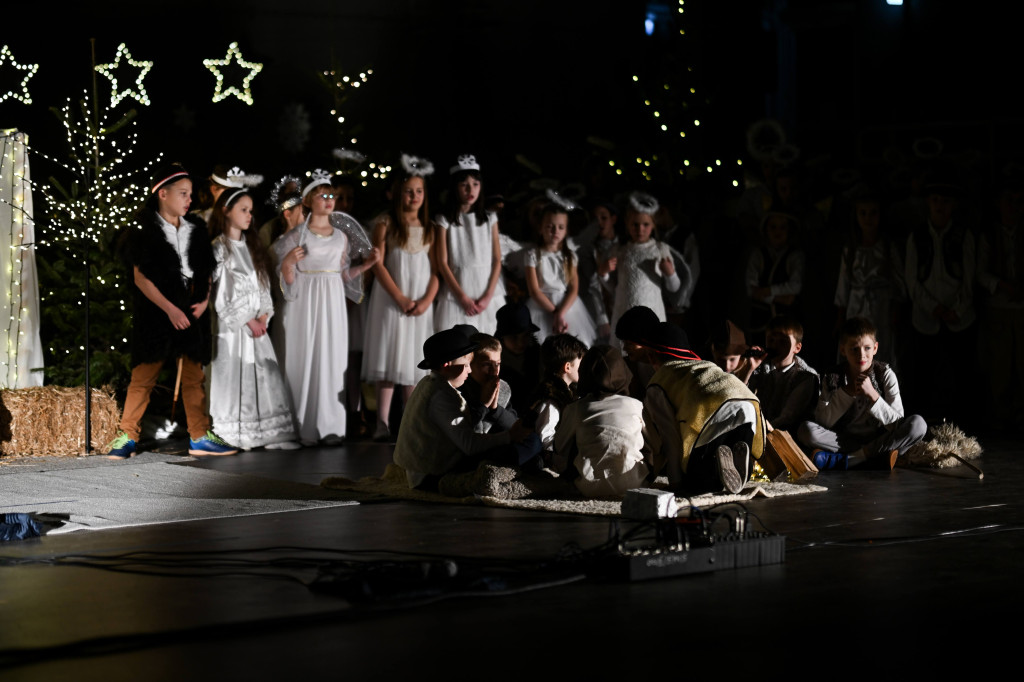 Kiermasz dla Lenki i jasełka w Czwórce