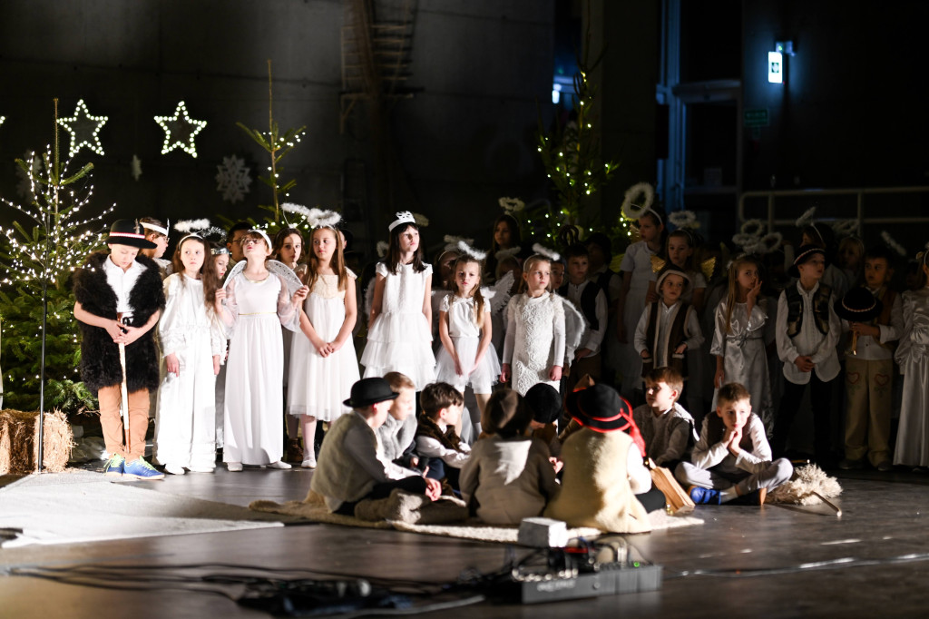 Kiermasz dla Lenki i jasełka w Czwórce