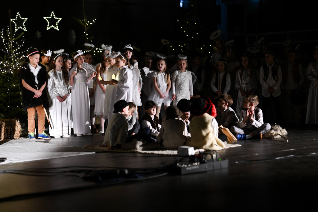 Kiermasz dla Lenki i jasełka w Czwórce