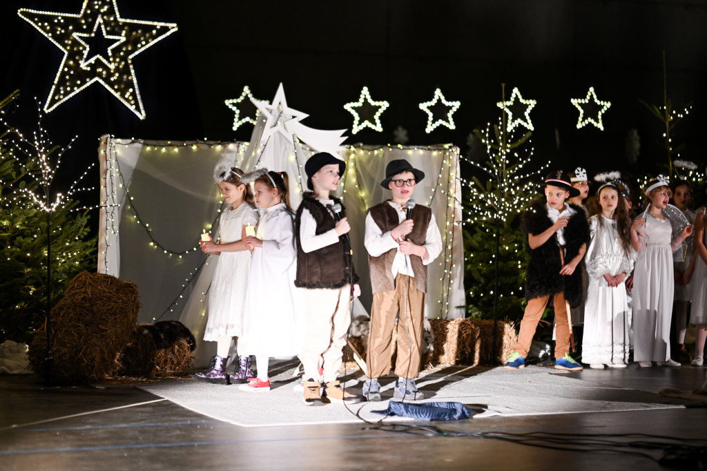 Kiermasz dla Lenki i jasełka w Czwórce