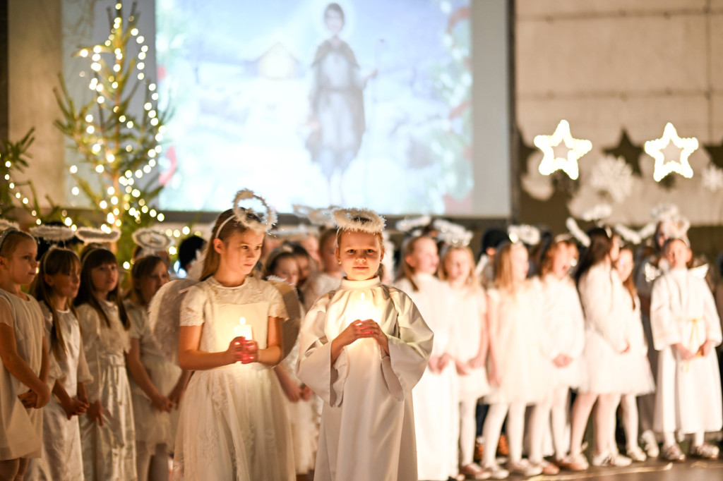 Kiermasz dla Lenki i jasełka w Czwórce