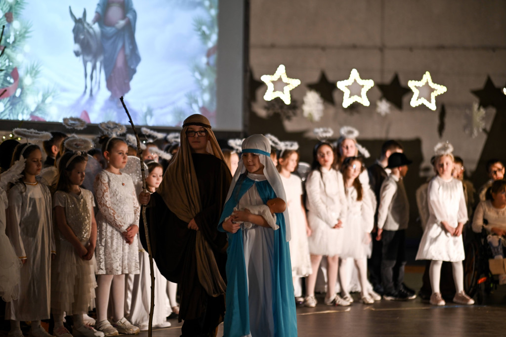Kiermasz dla Lenki i jasełka w Czwórce