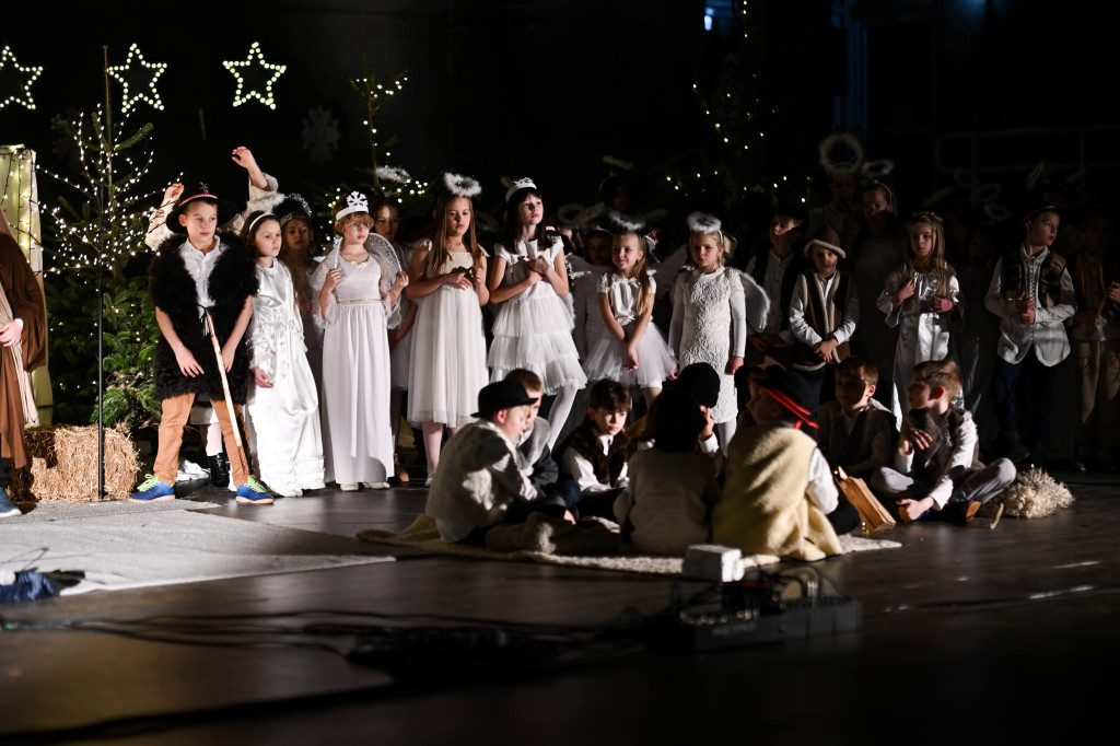 Kiermasz dla Lenki i jasełka w Czwórce