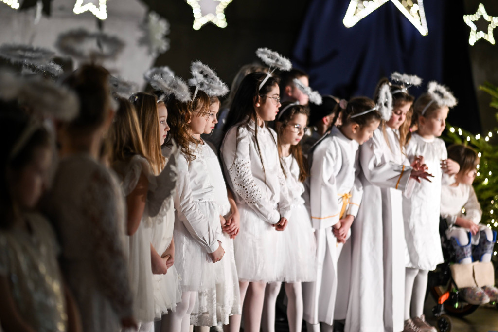 Kiermasz dla Lenki i jasełka w Czwórce