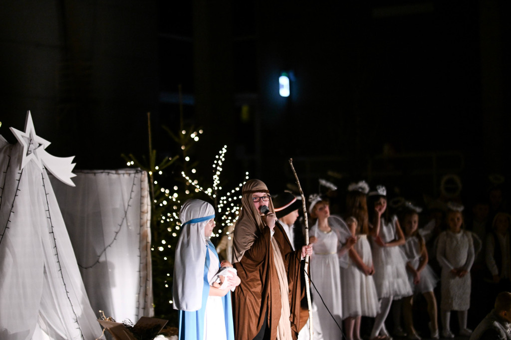 Kiermasz dla Lenki i jasełka w Czwórce