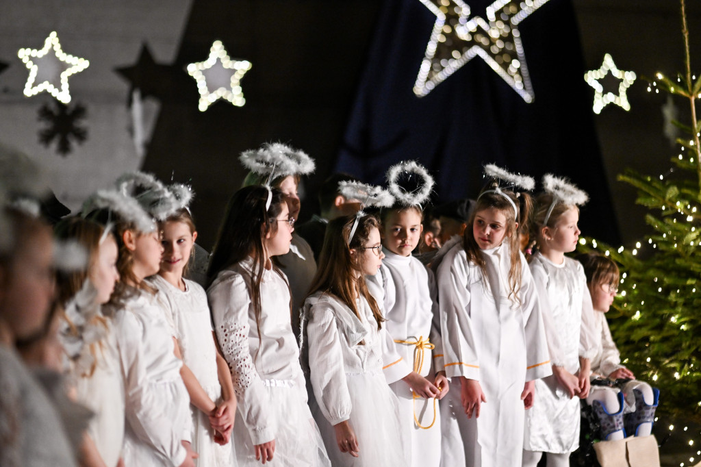 Kiermasz dla Lenki i jasełka w Czwórce