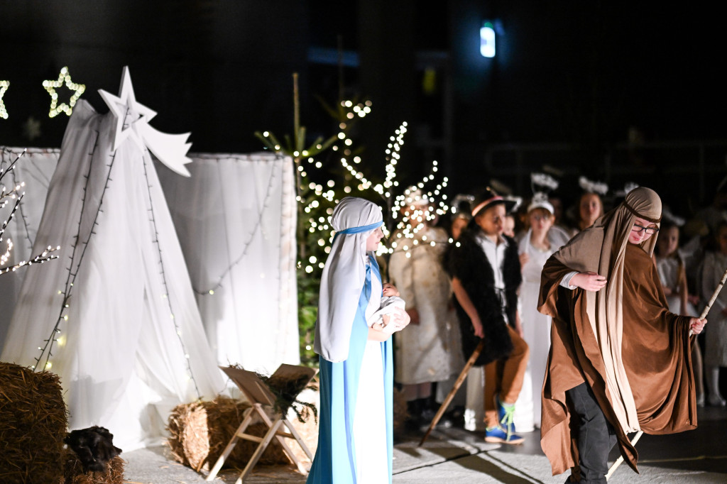 Kiermasz dla Lenki i jasełka w Czwórce