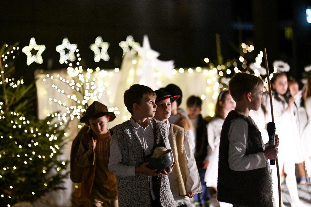 Kiermasz dla Lenki i jasełka w Czwórce