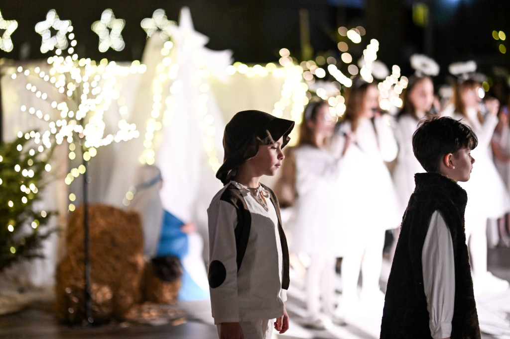 Kiermasz dla Lenki i jasełka w Czwórce