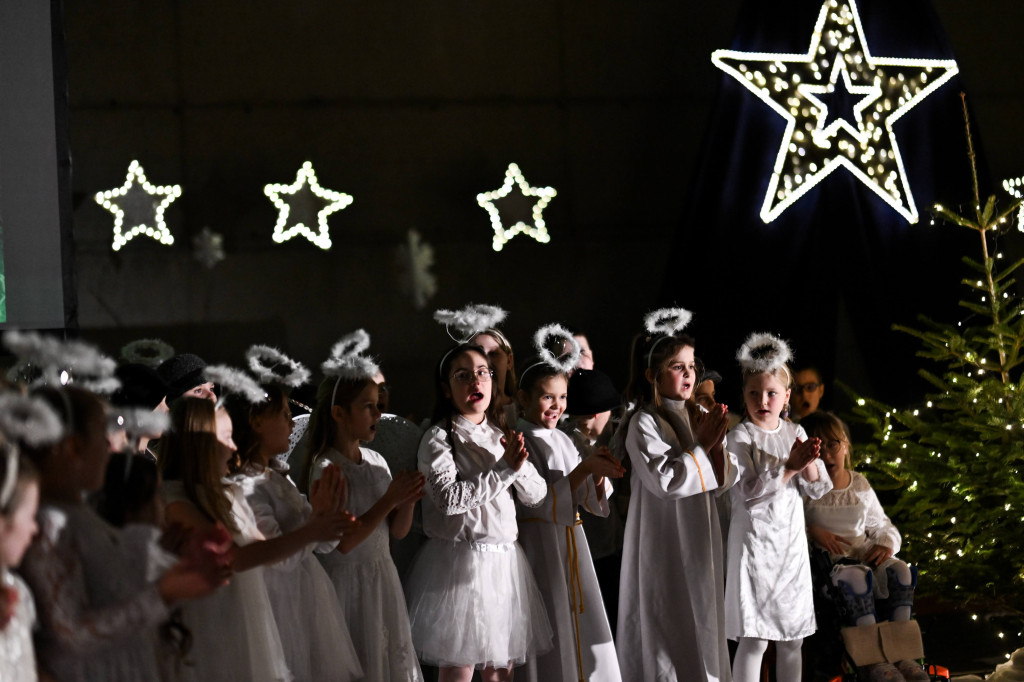 Kiermasz dla Lenki i jasełka w Czwórce