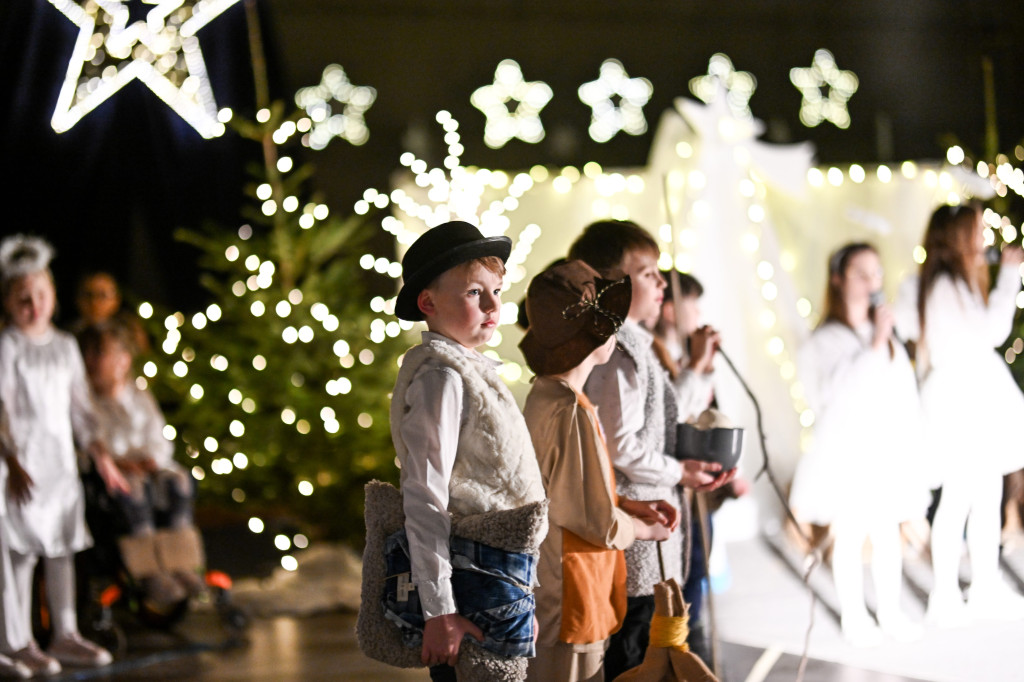 Kiermasz dla Lenki i jasełka w Czwórce